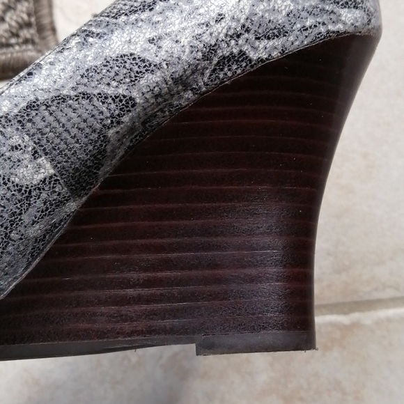 **SALE*** BANANA REPUBLIC Leather Snake Wedges 7 - Picture 4 of 4
